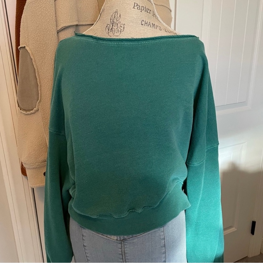 Free People pullover sweater 💚